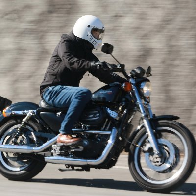 よんぺ ヘルメットは白のシンプソンm30という物で バイクは黒のハーレースポーツスターです 通った時間は11時から12時ぐらいだと思うのですが写真ありますでしょうか よんぺ ヘルメットは白のシンプソンm30という物で バイクは黒のハーレースポーツスターです 通った時間は11時から12時ぐらいだと思うのですが写真ありますでしょうか
