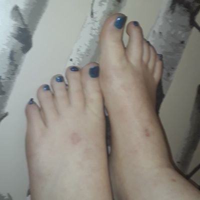 selling feet pics hmu for prices xx