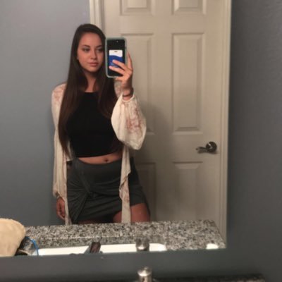 _laurensimmons1's profile picture. peace n love baby