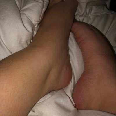 Seeling feet pictures! Don’t be shy, just ask! If you have any restrictions or ideas, please share☺️ 

Prices to be discussed!

Feeticia Foot, to your service😊
