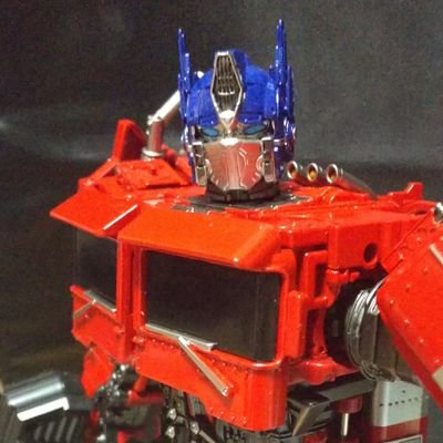 トランスフォーマー。ダイアクロン。
マクロス。など変形ロボットが好き。
でもガンダムやファイブスター物語などのロボット物も最近ヘキサギア
結構幅広く好きなつもりです😁
後、まんが、映画、アニメ、海外ドラマ
等々あさく広く好き。
基本インドアですが数年前よりキャンプが好きに実践はまだです😅それと申し訳程度の筋トレ😆