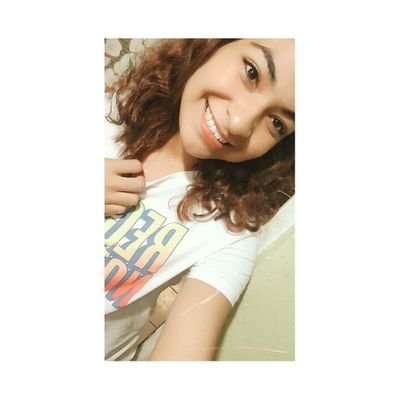 soydeira_foglia's profile picture. A veces necesito poner los pies en la tierra, pero prefiero sentir la arena y es mejor 🌅