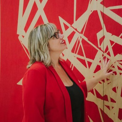#diseñadoragrafica y #Socialmediamanager. Ayudo a #mujeresemprendedoras con #estilopropio a encontrar su #marcapersonal ideal y les doy visibilidad en #redes.