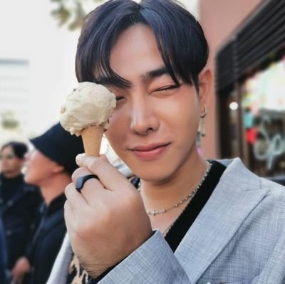 อยู่บนโลกที่คนเป็นล้าน แต่มองเห็นคุณคนเดียว @peckpalit