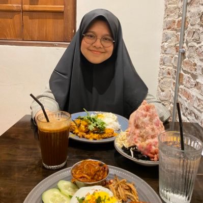 dliOman's profile picture. Alhamdullilah dah pandai minum kopi, tapi kena ada gula la 🥲