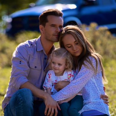 Wife to @TyBorden20 | Blessed new mom to my Lyndy | Horses are everything to me [Roleplay by fan] #iloveheartland #heartlander