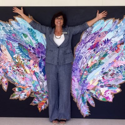 SartclassMrsk's profile picture. Teaching art for 22 years ❤️