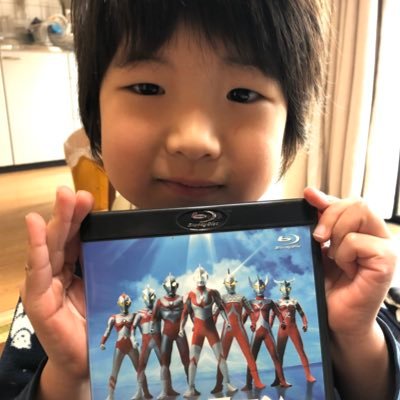 デザイナーしています。サンガとホークスをまったり応援しております。 たまにウルトライベントに参上します。マンガミュージアム近くで、IllustratorやInDesign使い倒してます。