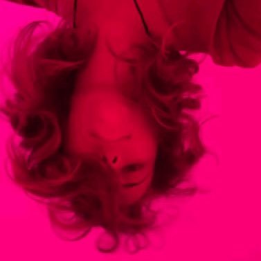 OziRoberta's profile picture. eu não sei usar o Twitter