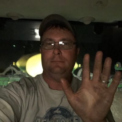 Farmer, father, husband and Beck’s seed dealer in Southern Minnesota.