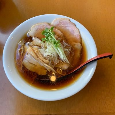 特撮、ロボ、カードゲーム、ボードゲーム、ラーメン、お酒を好んでいます。