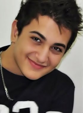 ♥dona do FC @LuanSForeverFC é @EmanuelFreitaSP em Hortolândia.Cantor sertanejo 17 anos.Reconhecido pelo proprio cantor seguido por ele dia 25/11/2010♪Dona:Josy♪
