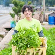 世界で一番パクチー愛が止まらない男🌿香りフェチ🌿あなたの食卓に”香り”をお届け🌿本場タイ産の種のみ使用🌿強烈なニオイ！タイ人絶賛のパクチー🌿NOパクチーNOライフ🌿満点☆青空レストラン出演🌿全国の飲食店様に出荷中🌿