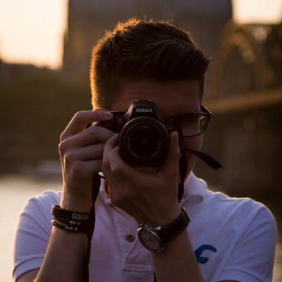 • CEO Nophase
• Full Stack Developer
• @laravel x @vuejs x @vite_js x @tauriApps
• Gamer & Nerd
• Servant of two Cats
• Working on RPG - Nithria: Fallen Deities