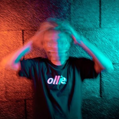 AdesSmutty's profile picture. 