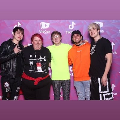 XPLRGal's profile picture. *Met Richard Winsor 29.09.18 & 01.12.18*
*Met Sam, Colby, Corey and Jake 22.02.2020 @Vidcon London
Massive Sam & Colby fan.
https://t.co/L1rVmd25fe