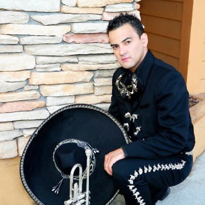 David es cantante y representante del mariachi David El Mariachi disponible para todo evento social búsquenos en Instagram - Facebook y síguenos en Twitter