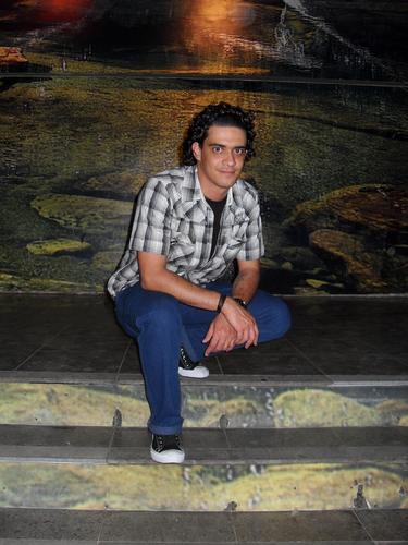 Luso brasileiro, formado em Marketing, músico, compositor, escritor, gestor de pessoas, guerreiro tricolor carioca doente, entre outros... iSoy yo!