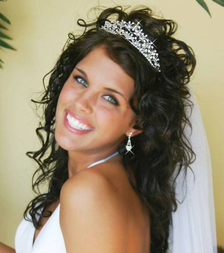 Jay Laine Tiaras offers you the freedom to hand pick and personalise a tiara from our celebrated collection of exclusive designs.