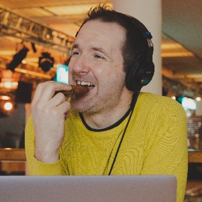 Freelance video/audio producer, presenter, writer. Dad. 🍰 😍 🎧 Podcast, course & community @beingfreelance Co-host GOLD award winning @DIFTK podcast