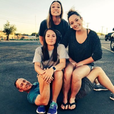 sixstrings8612's profile picture. 