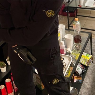 hlazz_'s profile picture. 