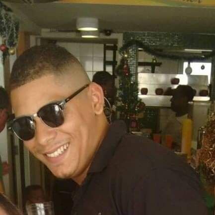 renatof34481900's profile picture. 