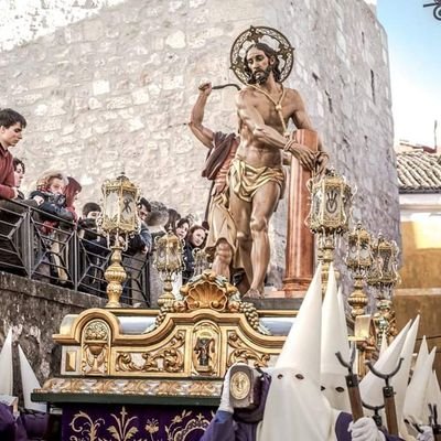 Perfil de la Ilustre y Venerable Hermandad de Nuestro Padre Jesús Amarrado a la Columna de Cuenca (España), que desfila en la Procesión del Jueves Santo