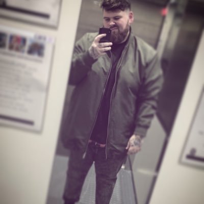 Switchhlee's profile picture. Big Smoke living trying not to choke.