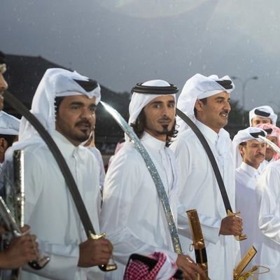 Abdulel76426714's profile picture. بلادي وان جارت علي عزيزة ٌ
وأهلي إن شحوا عليا كرامُ