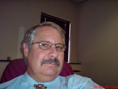 ErasmusAM's profile picture. n Gewone SA burger, so half afgetree, sukkel met load shedding, en die Ontvanger, Blou Bul supporter, brou my eie bier en moonshine en maak ook kaas