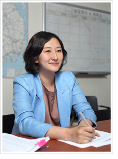 젊은파주!시민의힘으로! 
민주주의를 지키지 못하면 아이들의 희망도 월급쟁이의 삶도 대변할 수 없습니다. 민주주의 꽃피우는 진정어린 지방자치 개혁! 벼슬한사람이 아닌 일하는 자주찾는 우리마을 정치인으로 그 중심에 반드시 서겠습니다!