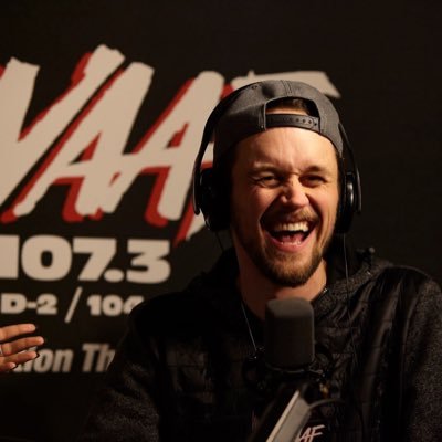 Comedian | TV/Radio Personality | @100FMthePIKE | Former Afternoon co-host 107.3 @waaf | Breaking The Ice Podcast, Chirping Zebras | Dirty Water TV Host