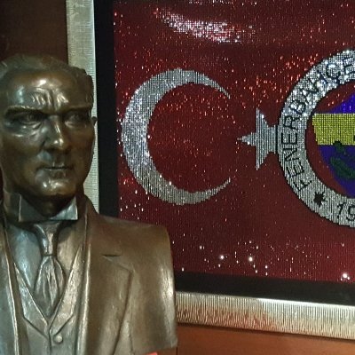 Atatürk'deki  Muhammedi Nuru göremeyen
Adem'e Secde etmeyen, Şeytan gibidir.

Bir Tohum, Bir Ormanı Gizler
Bir Orman, Bir Tohumu Gizler
