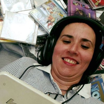 olmagg's profile picture. Pisciana, melómana y empática.  Me gusta la gente inteligente,  interesante y que me hace reír.