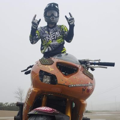 motoduckystunts's profile picture. Glass blowing hoodlum