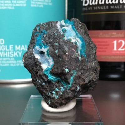 Jouravskite's profile picture. 風景の良い鉱物、コランダム、自然金、ダイヤモンド、アゲートが好きです。黒母岩派。