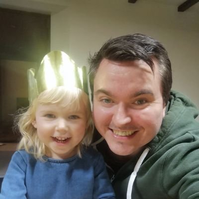 db_simmo's profile picture. Dad of 2, chartered engineer & side hustler