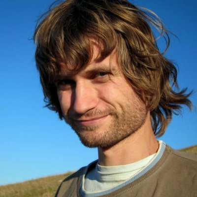 ML/NLP researcher at Microsoft. Father of two. Pianist.