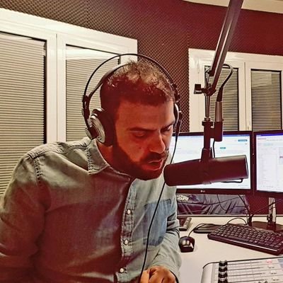 Graduado en Comunicación Audiovisual. Locutor y presentador de radio. Enamorado de la música (rock, pop, indie). Escribiendo mi primera novela.