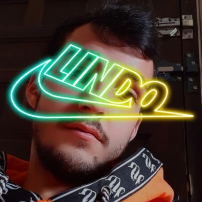Mi cumpleaños es el mismo día en el que naci, y vivo en mi casa. A veces pongo cositas por Instagram, en las Stories, el feed me la sopla un poco.