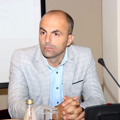 BorisRaonic's profile picture. Otac Teodorin, Nikolin i Andrijin. Gradjanin. Skeptik. Centripetalna sila svog mikrokosmosa. SF - SN
Generalni direktor RTCG.