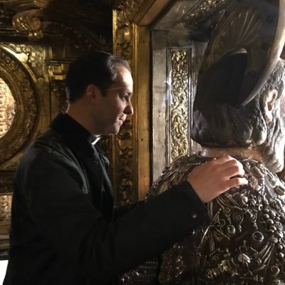 Sacerdote secular. ThD. “Me reconfortan esos pocos lugares donde prima la intolerancia a la vulgaridad”