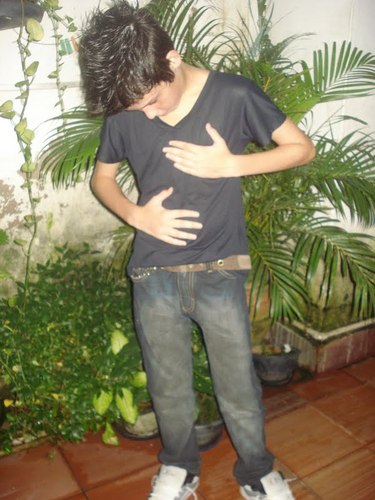 uma pessoa diferente de vc tentando viver em um mundo normal tipo o seu. amo a vida