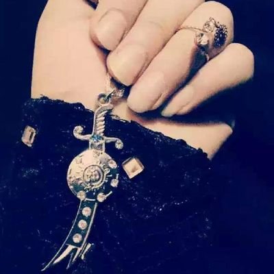 zanb0k's profile picture. ‏‏خطّ الموت على ولد آدم مخطّ القلادة على جيد الفتاة .