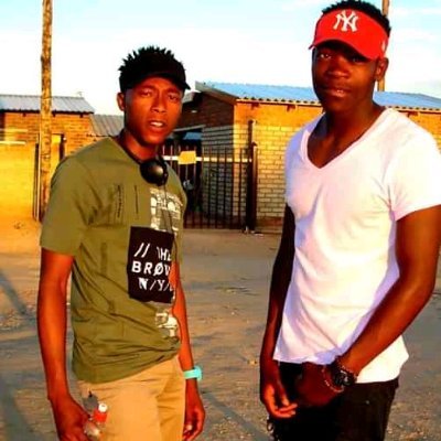Um Vinny La G
The producer
Um producing
Afro house/Tech..deep house/Tech..Electro house..Hip-hop..Trap.Emo Rap n Tribal house
For info 0711406077