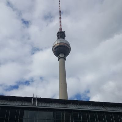 Spontane,aufgeschlossen,neugierig,lerne gerne neue Leute kennen,lieb,nett,ehrlich....So einbissel was über mich für den Anfang