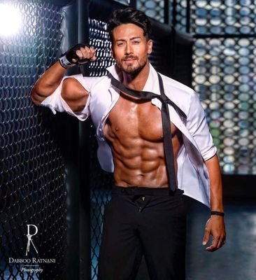 Heroo02449256's profile picture. hero