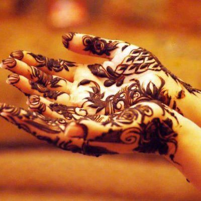 Follow us to get the latest traditional & western henna designs. I share info on local henna providers as well as beginner tips and designs.