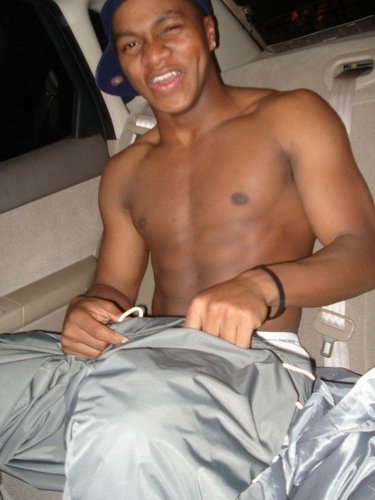 Seanpi320's profile picture. Lets see, basketball, my family(including friends cause they family too), cooking...etc.  #TeamGodsGift #TeamPause #TeamUTrash #TeamIhateEJ #notboutthatlife